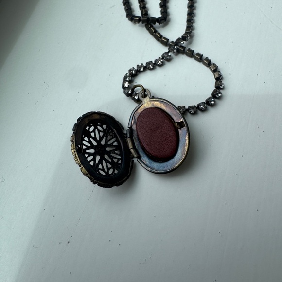 Gold Locket/Diffuser & Rhinestone Chain Necklace - Picture 3 of 3